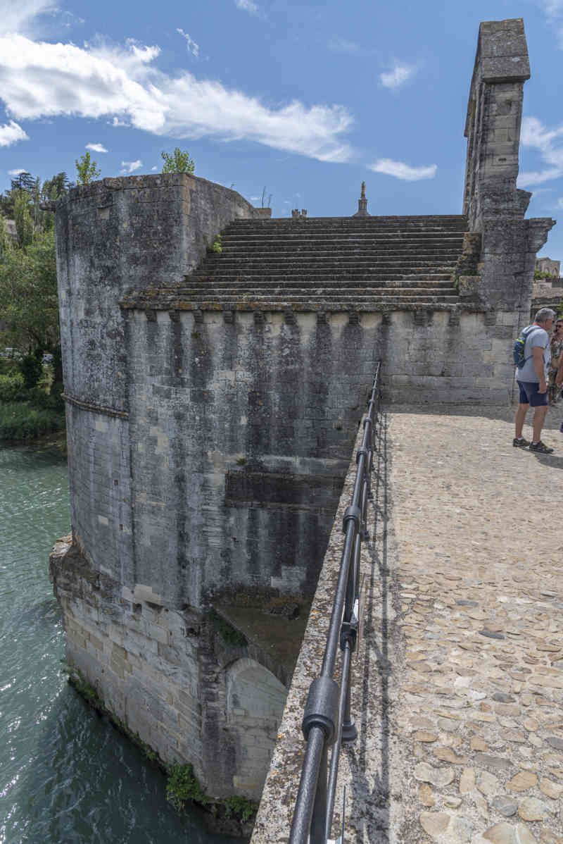 Francia - Avignon 095 - puente Saint-Bénezer - capilla de Saint-Nicolas.jpg
